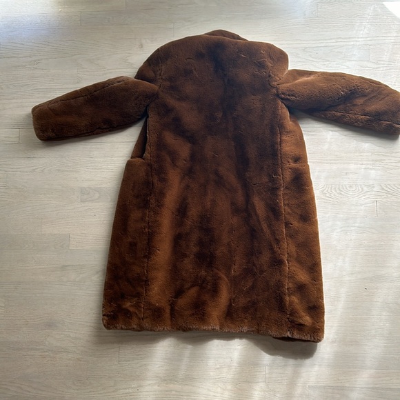 Brown faux fur Apparis coat lightly worn size xs - Picture 3 of 3